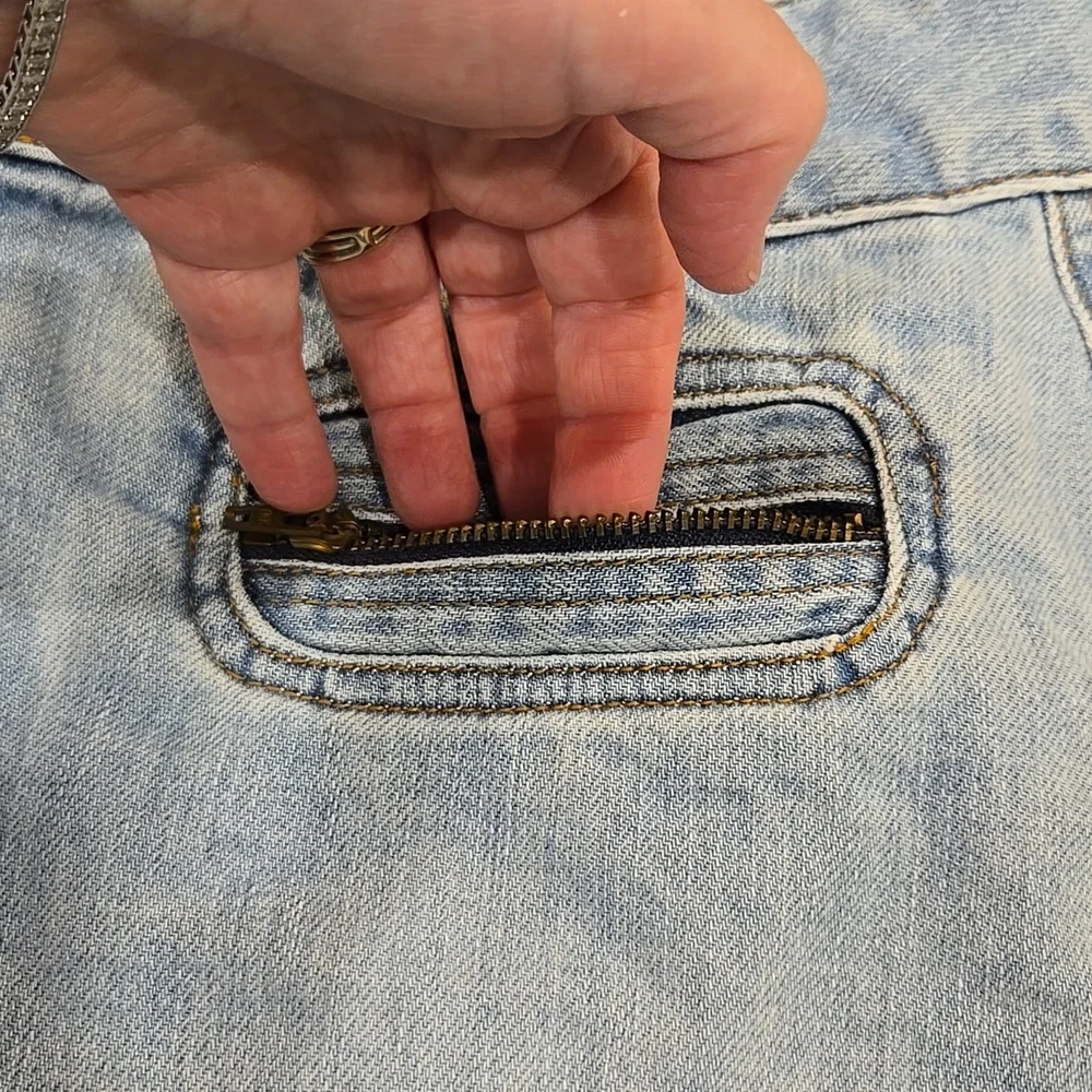 VTG AMERICAN EAGLE OUTFITTERS DENIM SKIRT W/ FRONT ZIPPERS. SIZE 10.